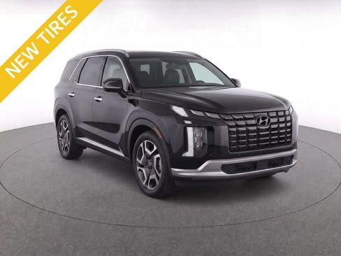 Used 2023 Hyundai Palisade Limited w/ Cargo Package AWD/4WD image 2