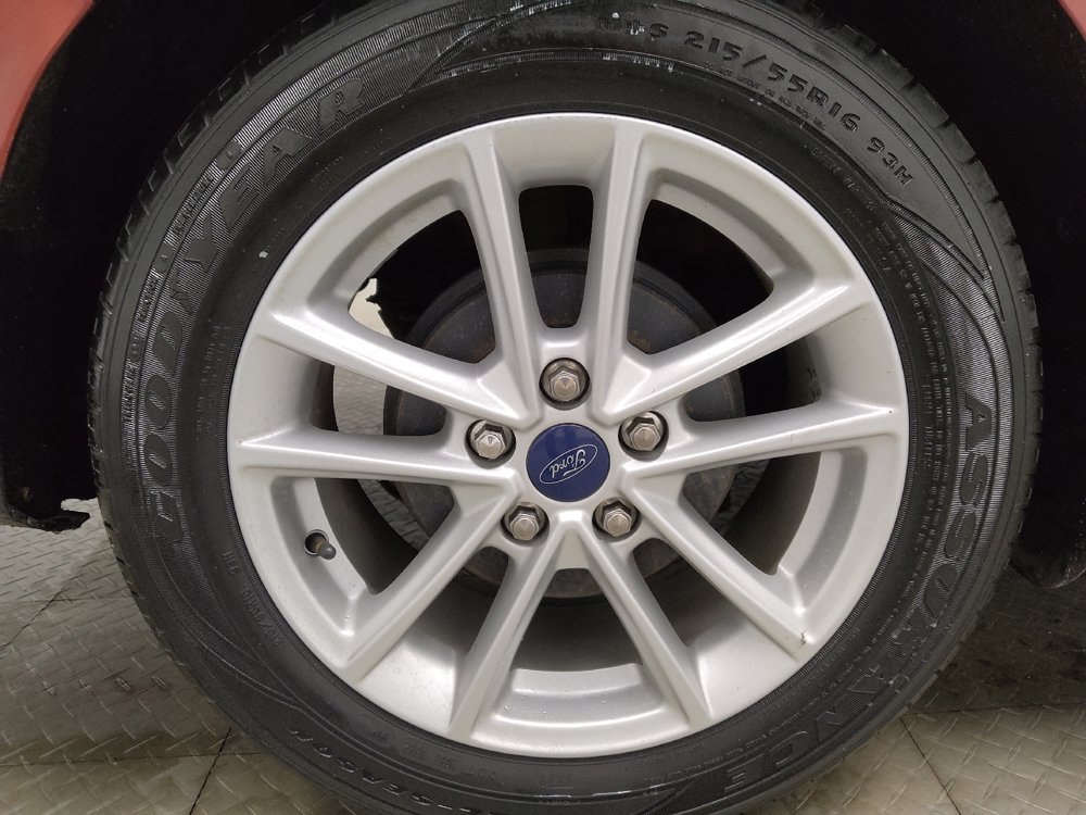 Used 2015 Ford Focus SE FWD image 31