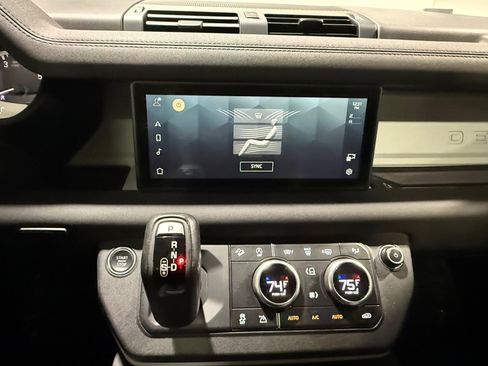 Used 2022 Land Rover Defender 110 S image 33