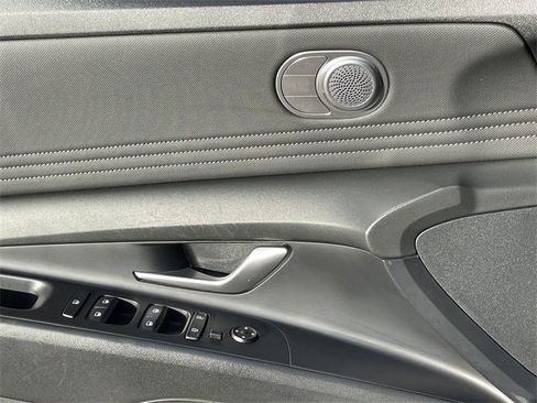 Used 2021 Hyundai Elantra Limited w/ Preferred Accessory Package image 23