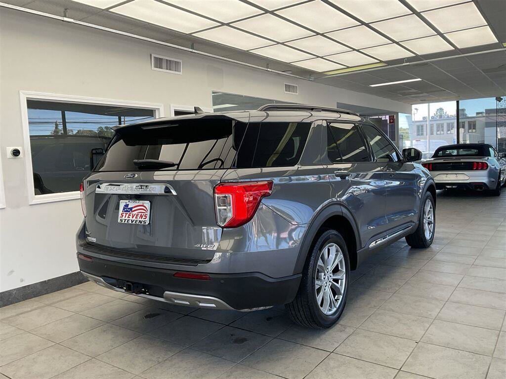 Used 2022 Ford Explorer XLT w/ Equipment Group 202A AWD/4WD image 5
