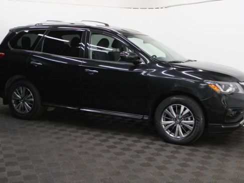 Used 2019 Nissan Pathfinder S image 3