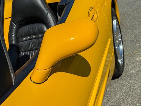 Used 2004 Chevrolet Corvette Convertible w/ Preferred Equipment Group RWD image 19