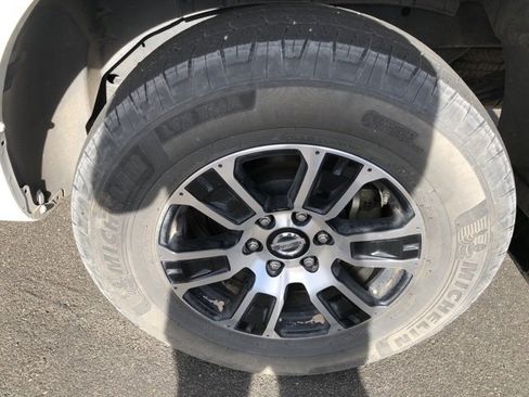 Used 2021 Nissan Titan SV w/ SV Convenience Package image 15