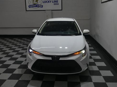Used 2022 Toyota Corolla LE image 3
