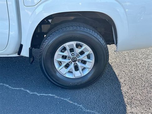Used 2024 Nissan Frontier SV image 24