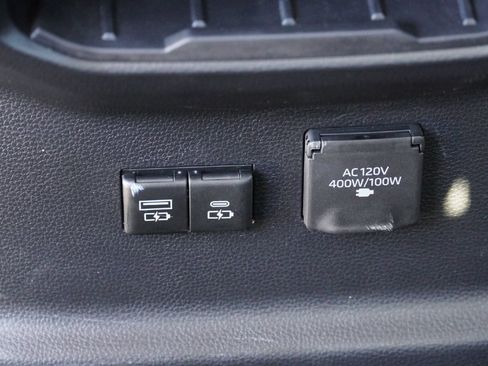 Used 2024 Toyota Tundra Limited image 29