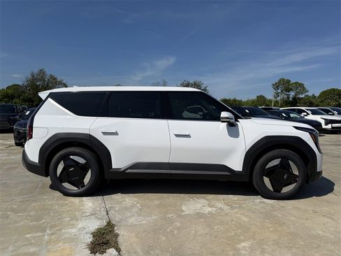 New 2026 Kia EV9 Light image 3