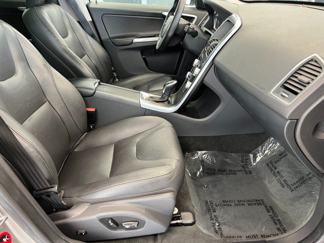 Used 2016 Volvo XC60 T6 w/ Proximity Package AWD/4WD image 14
