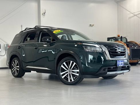 Used 2024 Nissan Pathfinder Platinum w/ Cargo Package AWD/4WD image 2