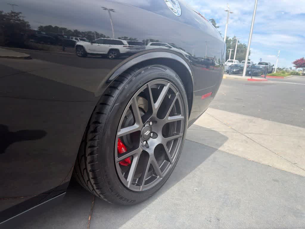 Used 2018 Dodge Challenger R/T Scat Pack w/ Leather Interior Group RWD image 9