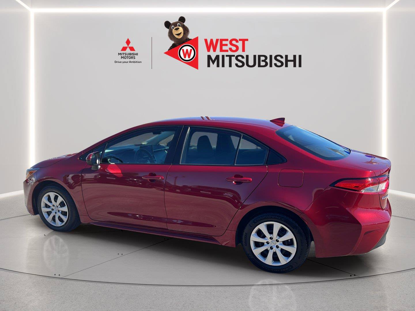 Used 2025 Toyota Corolla LE FWD image 3