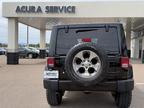 Used 2018 Jeep Wrangler Unlimited Sahara w/ Connectivity Group AWD/4WD image 6