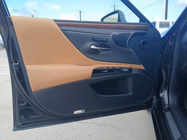 Used 2025 Lexus ES 350 Ultra Luxury w/ Accessory Package (Z1) FWD image 18
