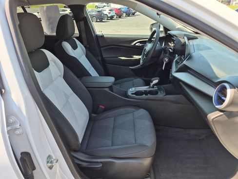 Certified 2024 Chevrolet Trax LS w/ LS Convenience Package FWD image 27