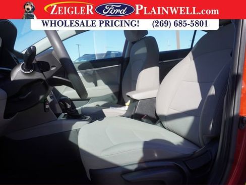 Used 2019 Hyundai Elantra SE image 16