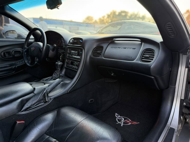 Used 2000 Chevrolet Corvette Coupe RWD image 36