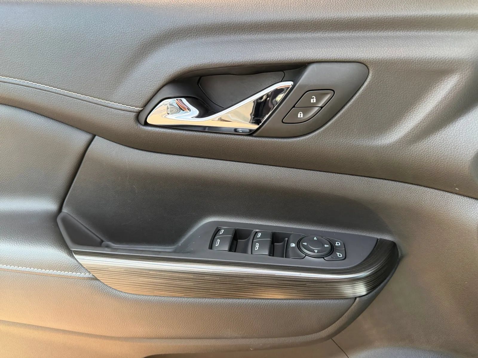 Used 2021 GMC Acadia SLT w/ LPO, Floor Liner Package FWD image 13