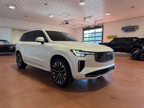 Used 2026 Volvo XC90 B5 Plus w/ Protection Package Premier AWD/4WD image 7