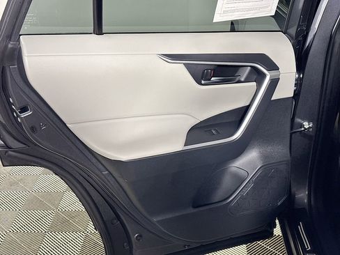 Used 2021 Toyota RAV4 XLE Premium image 19