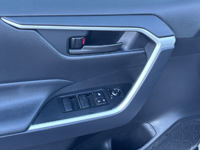 Certified 2025 Toyota RAV4 LE FWD image 25