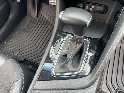 Used 2017 Kia Niro EX image 27