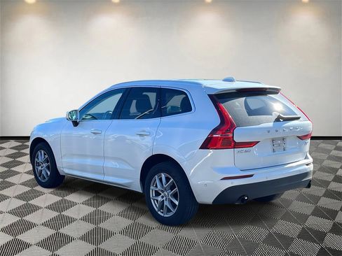 Used 2018 Volvo XC60 T5 Momentum w/ Vision Package image 5