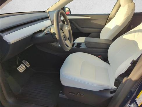 Used 2024 Tesla Model Y Performance AWD/4WD image 11