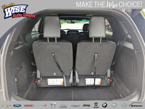 Used 2017 Ford Explorer XLT w/ Equipment Group 202A AWD/4WD image 21