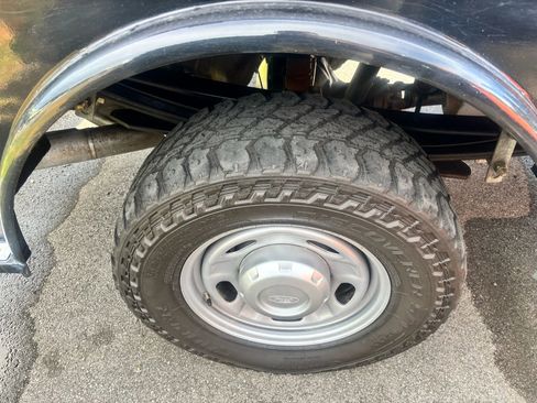 Used 2022 Ford F250 XL w/ Power Equipment Group image 9