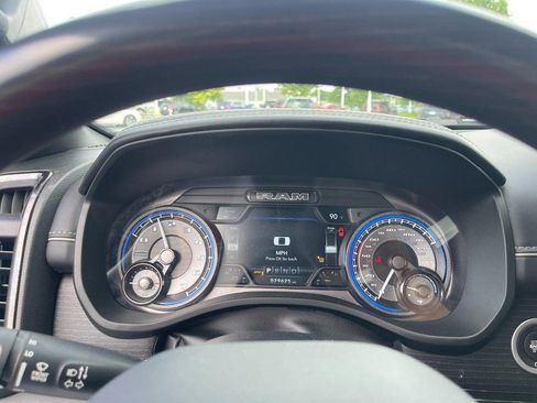 Used 2022 RAM 1500 Limited w/ Body-Colour Bumper Group AWD/4WD image 17
