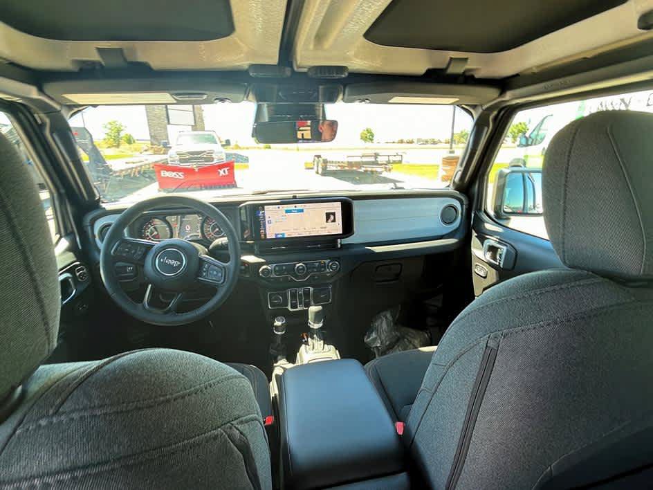 New 2026 Jeep Gladiator Sport AWD/4WD image 19