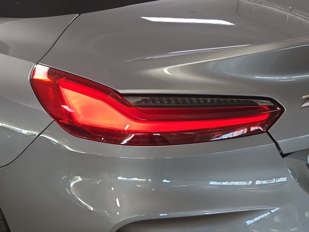 Used 2025 BMW Z4 M40i w/ Premium Package RWD image 32