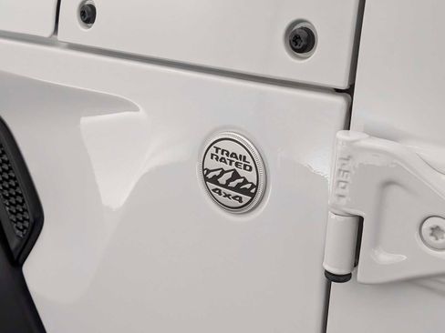 Used 2021 Jeep Wrangler Unlimited Islander image 11