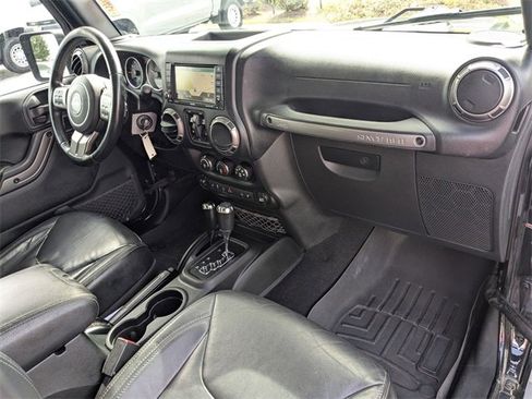 Used 2018 Jeep Wrangler Unlimited Sahara image 35