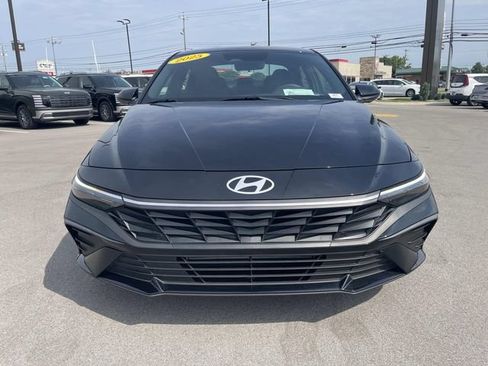 Certified 2025 Hyundai Elantra Sport FWD image 8