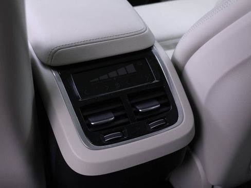 Certified 2022 Volvo XC60 B6 Inscription w/ Advanced Package image 18