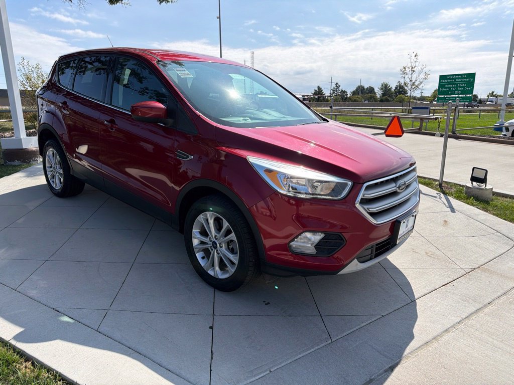 Used 2017 Ford Escape SE w/ SE Cold Weather Package AWD/4WD image 2