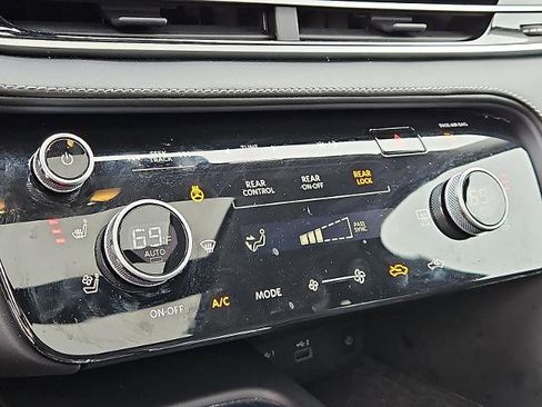 Certified 2023 INFINITI QX60 Luxe w/ Performance Audio Package image 17