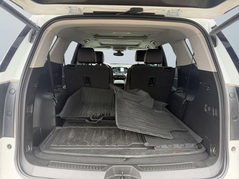 Used 2022 GMC Acadia SLT w/ Technology Package image 16