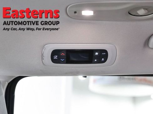Used 2020 Chrysler Pacifica Touring-L FWD image 24