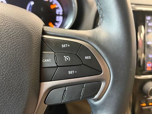 Used 2019 Jeep Grand Cherokee Limited w/ Trailer Tow Group IV AWD/4WD image 30