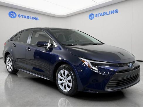 Used 2025 Toyota Corolla LE FWD image 14