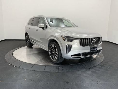 Certified 2025 Volvo XC90 B6 Plus image 2