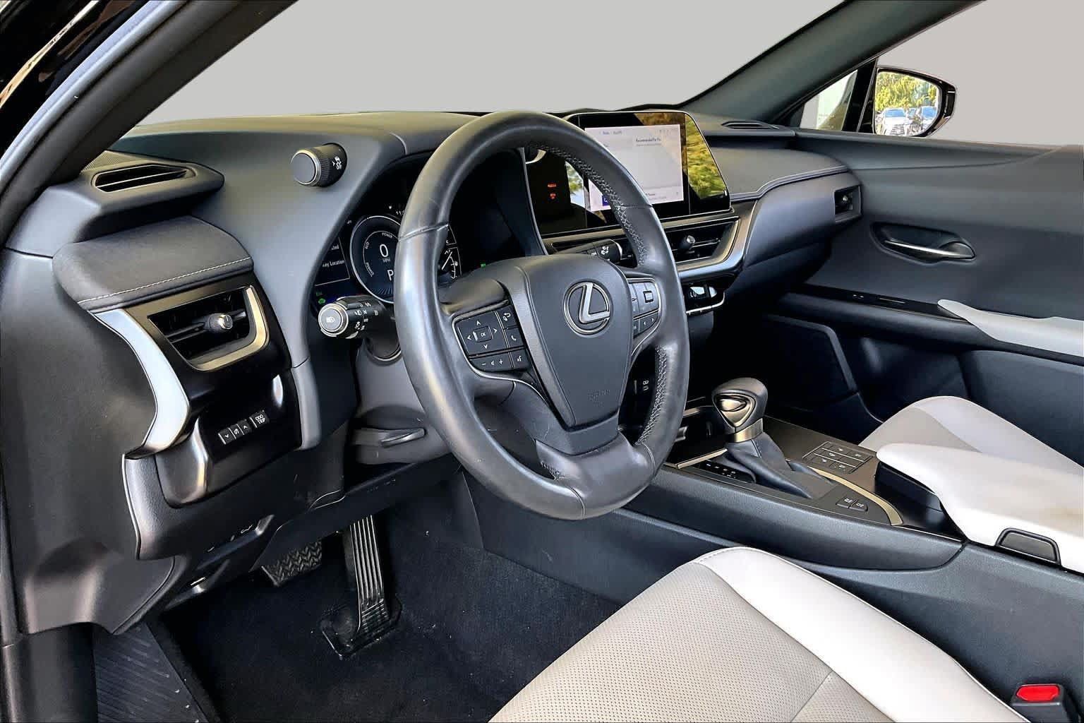 Used 2024 Lexus UX 250h FWD w/ Premium Package image 15