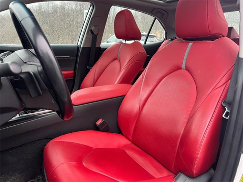 Used 2019 Toyota Camry XSE image 13