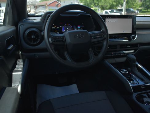 Used 2024 Chevrolet Colorado Trail Boss image 17