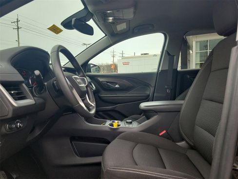 Used 2023 GMC Terrain SLE w/ Driver Convenience Package image 16