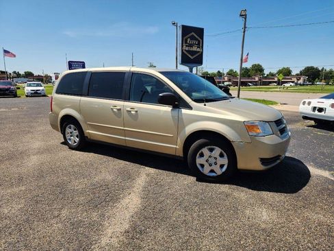 Used 2010 Dodge Grand Caravan SE FWD image 2