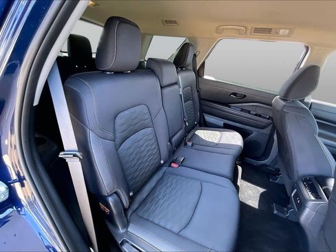 Used 2025 Nissan Pathfinder SV FWD image 18